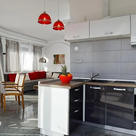 For 3 Adults Apartment Split